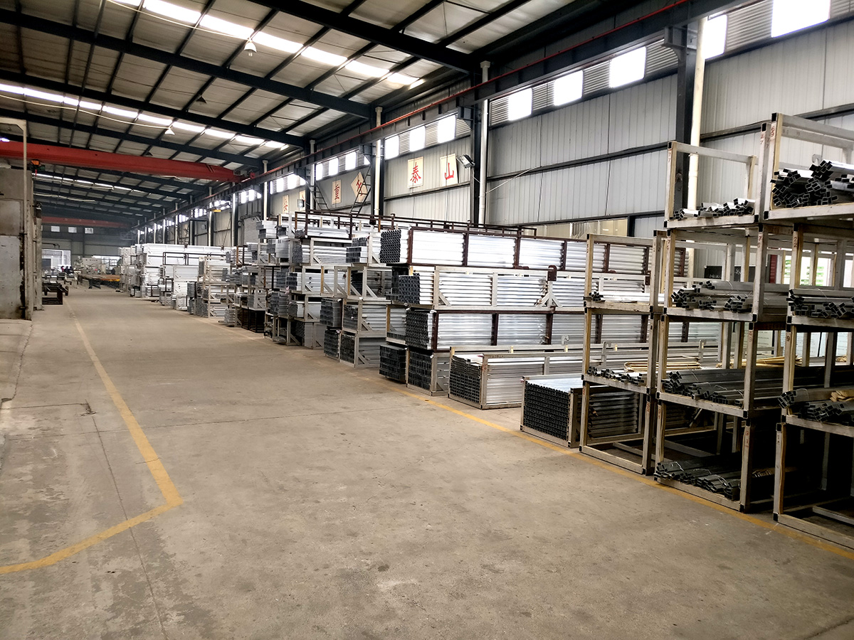 鑫佳盛鋁業(yè)擠壓車(chē)間