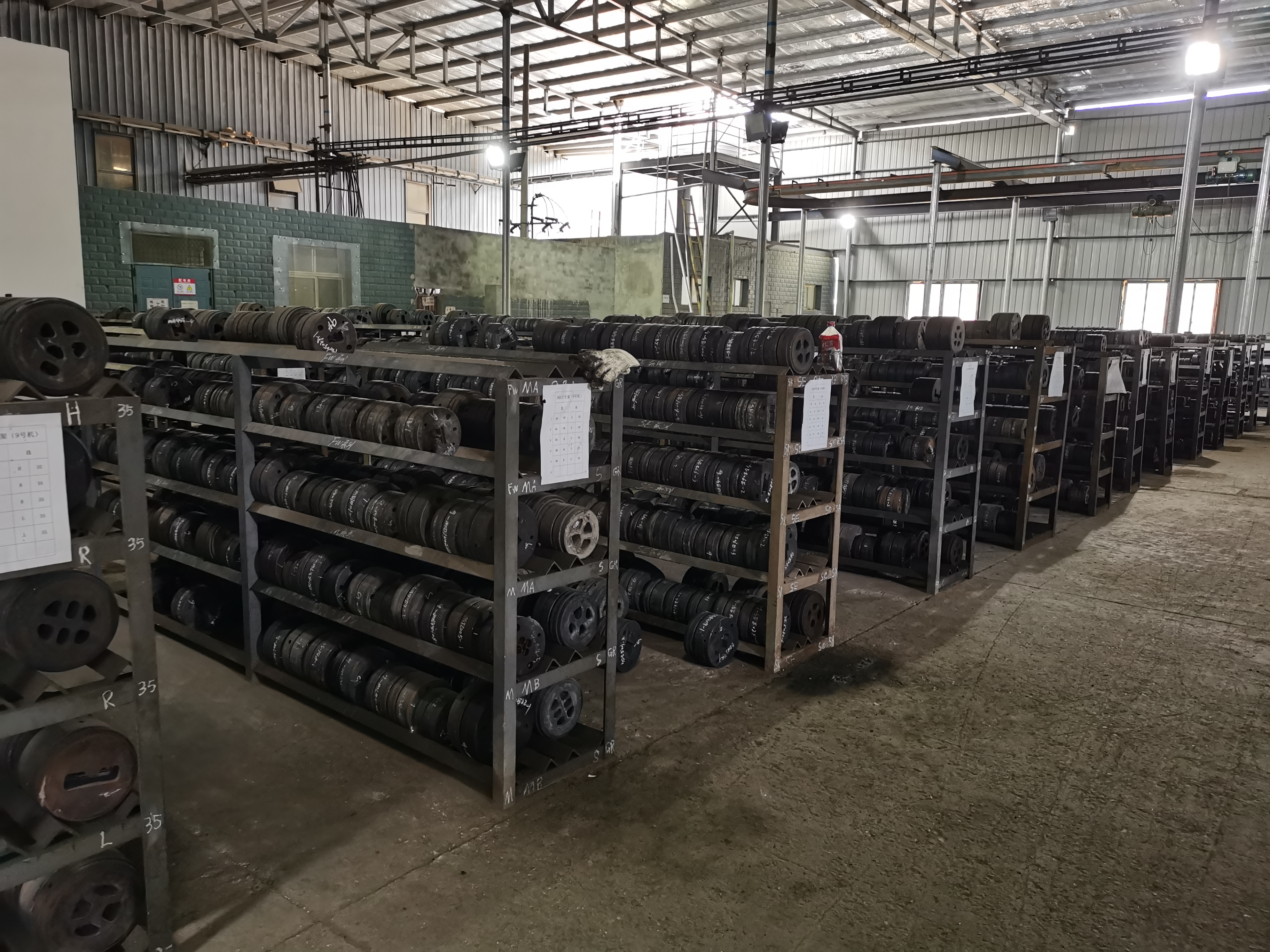 鑫佳盛鋁業(yè)磨具庫(kù)